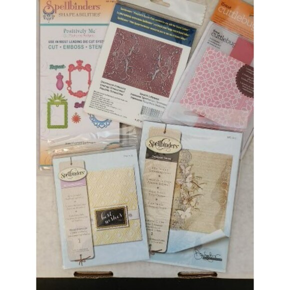 Die Cutter and 4 Embossing Folders New in Package B14 - Picture 1 of 6
